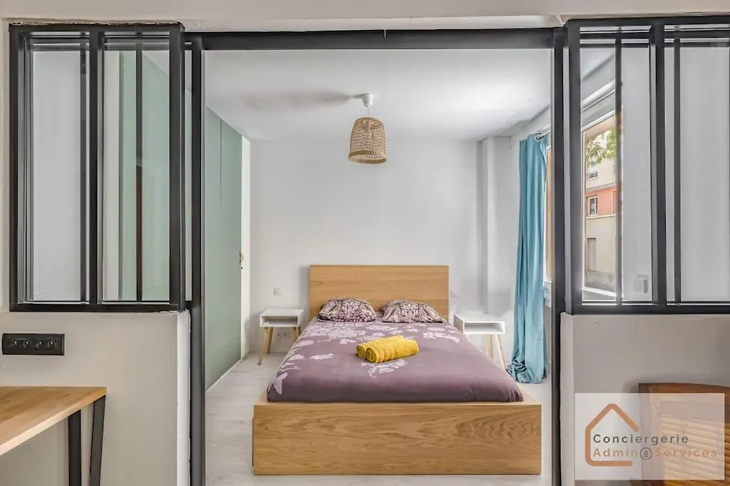 Evasion Urbaine - Confort Moderne Pour 4 Voyageurs Lyon 0*,  Frankrike